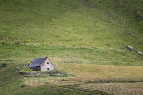 Stone hut in the alpine pastures — Nicolas Marincic