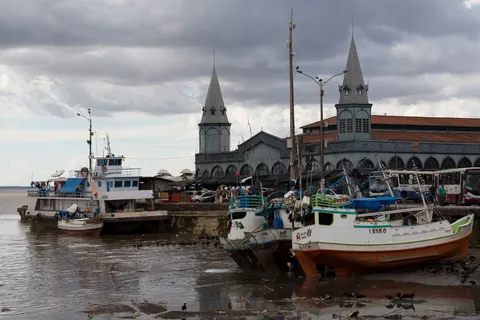 Ver-o-Peso boats on Guajará Bay, Belém, Brazil — Nicolas Marincic