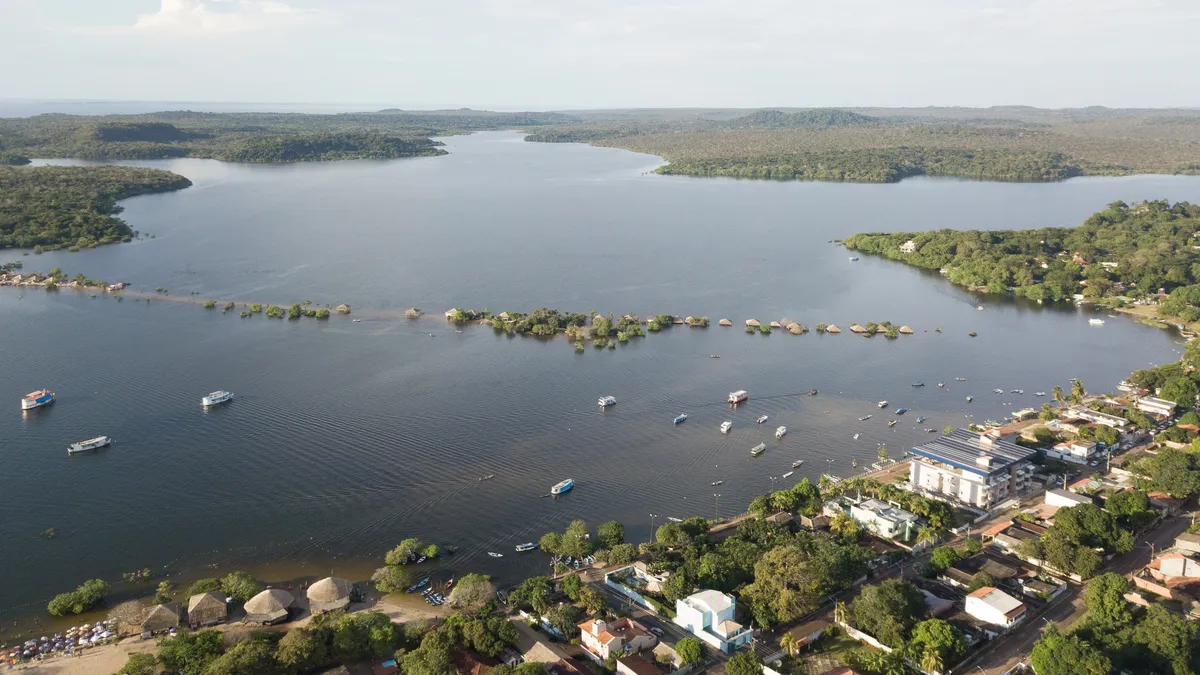 White-sand beaches of Alter do Chão on the Tapajós, Brazil — Nicolas Marincic