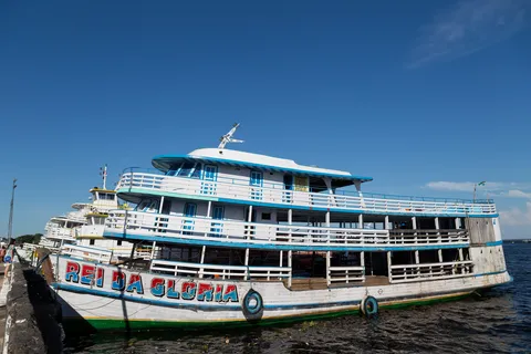 Riverboat Rei da Glória in Manaus harbour, Brazil — Nicolas Marincic