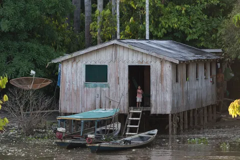 Girl at the door of a stilt house, Solimões, Brazil — Nicolas Marincic