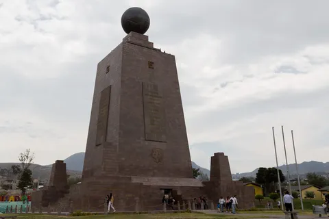 Monument de la Mitad del Mundo, Équateur — Nicolas Marincic