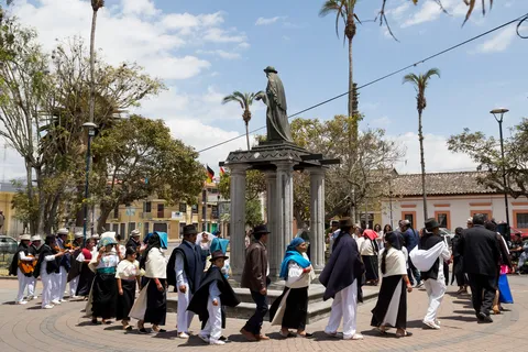 Festival procession in the square, Otavalo, Ecuador — Nicolas Marincic