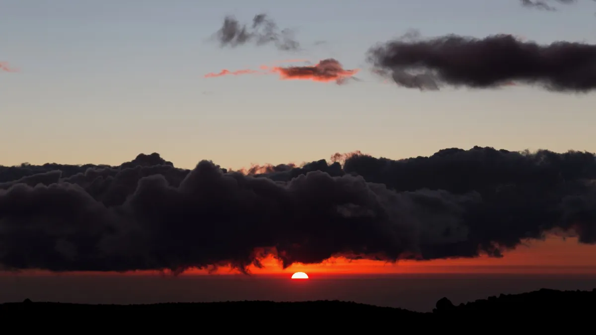 Coucher de soleil au-dessus des nuages, Chimborazo, Équateur — Nicolas Marincic