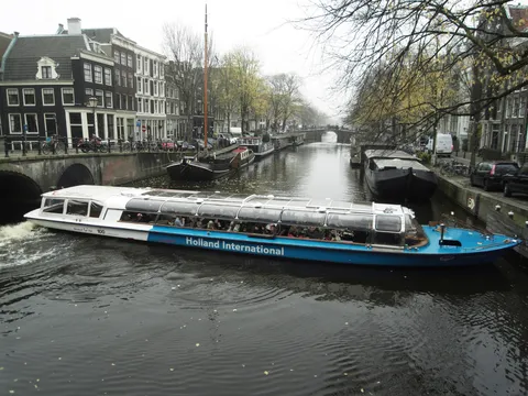 Tour boat on an Amsterdam canal, Netherlands — Nicolas Marincic