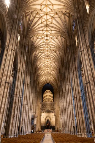 Nef de la cathédrale de Cantorbéry vers le chœur, Royaume-Uni — Nicolas Marincic