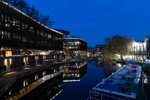 Camden Lock et Regent’s Canal à l’heure bleue, Royaume-Uni — Nicolas Marincic