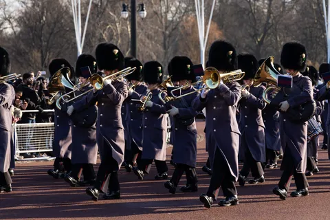Guards band in bearskins marching on The Mall, United Kingdom — Nicolas Marincic