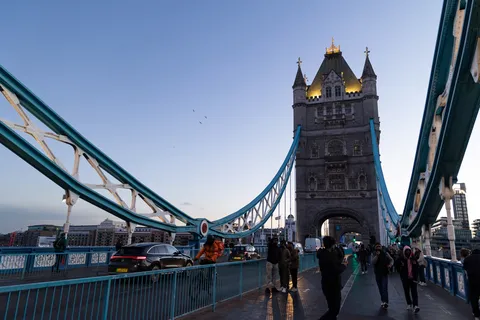 Chaînes de suspension de Tower Bridge à l’heure bleue, Royaume-Uni — Nicolas Marincic