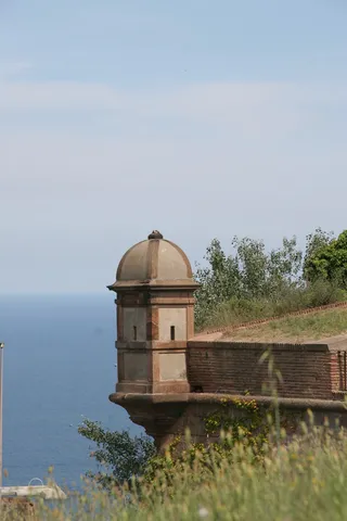 Sentry box of Montjuïc Castle over the sea, Spain — Nicolas Marincic
