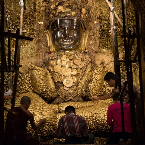 Mahamuni Buddha covered in gold leaf, Mandalay, Burma — Nicolas Marincic