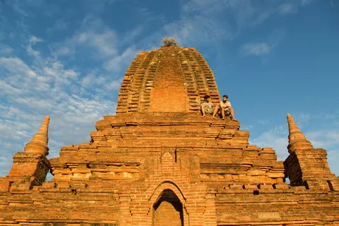 Temple dans la lumière dorée du soir, Bagan, Birmanie — Nicolas Marincic