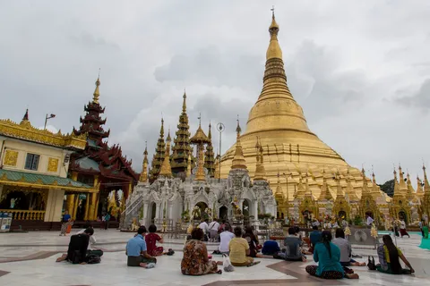 Pagode Shwedagon à Rangoun, Birmanie — Nicolas Marincic