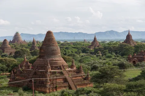 Temples de Bagan dans la plaine, Birmanie — Nicolas Marincic