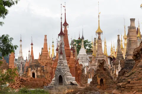 Forêt de stupas anciens, Birmanie — Nicolas Marincic