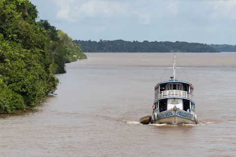 Bateau fluvial sur l’Amazone, Brésil — Nicolas Marincic