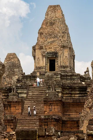 Central tower of an Angkor temple-mountain, Cambodia — Nicolas Marincic