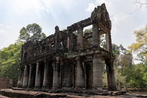 Pavillon à colonnes à étage de Preah Khan, Cambodge — Nicolas Marincic
