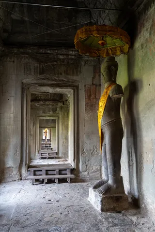 Standing Buddha with parasol, Angkor Wat gallery, Cambodia — Nicolas Marincic