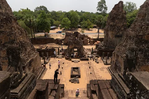 Inner courtyard of an Angkor temple-mountain, Cambodia — Nicolas Marincic