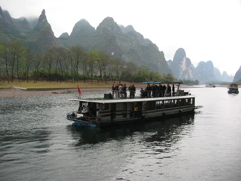 Cruise boat among the karst peaks of the Li River, China — Nicolas Marincic