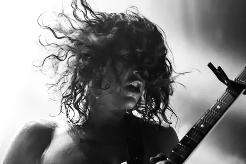 Bruit ≤ guitarist with flying hair, black and white, France — Nicolas Marincic