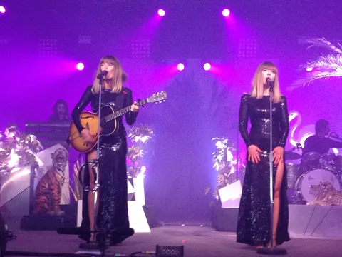 Guitar duo in purple light, Solidays, France — Nicolas Marincic
