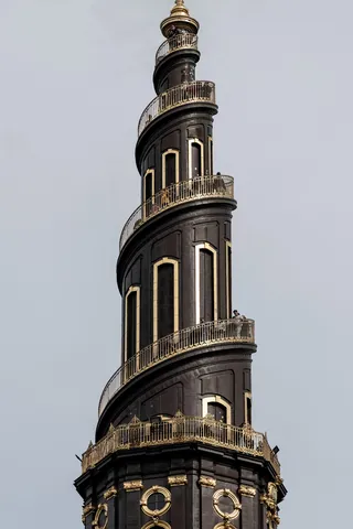 Flèche en spirale de l’église de Notre-Sauveur, Copenhague, Danemark — Nicolas Marincic
