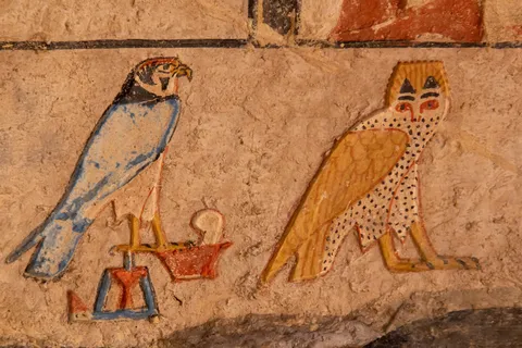 Faucon en relief, Saqqarah, Égypte — Nicolas Marincic