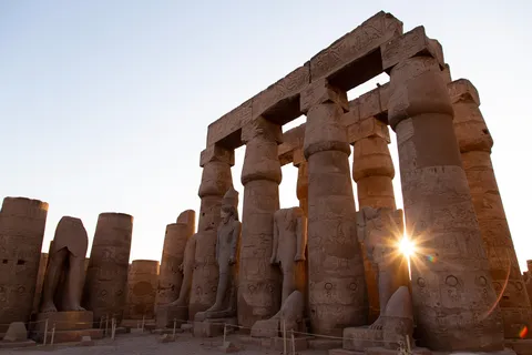 Luxor temple colonnade with sunburst, Egypt — Nicolas Marincic