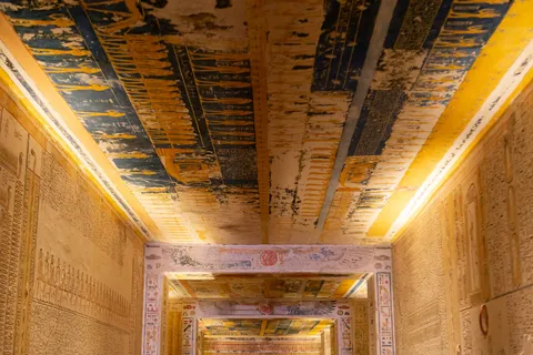 Couloir et plafond d’une tombe, Vallée des Rois, Égypte — Nicolas Marincic