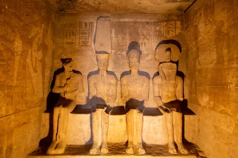 Statues du sanctuaire d’Abou Simbel, Égypte — Nicolas Marincic