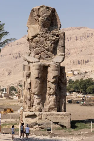 Un des colosses de Memnon, Égypte — Nicolas Marincic