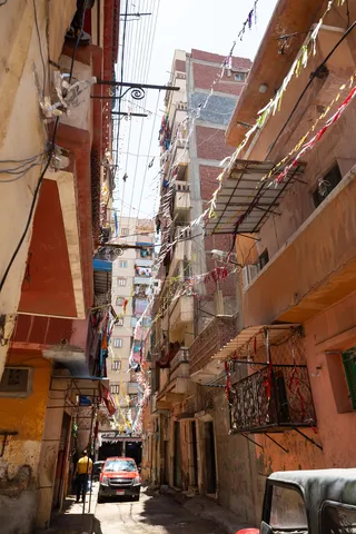 Alley between tall apartment blocks, Egypt — Nicolas Marincic