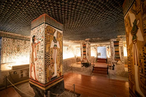 Piliers peints de la tombe de Néfertari, Égypte — Nicolas Marincic