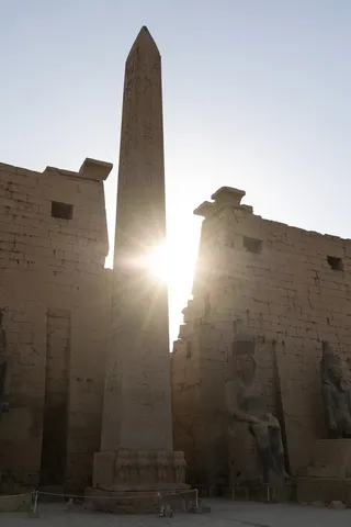 Obélisque du temple de Louxor face au soleil, Égypte — Nicolas Marincic