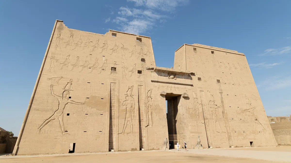 Pylône du temple d’Horus, Edfou, Égypte — Nicolas Marincic