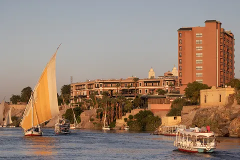 Felouque devant l’hôtel Old Cataract, Assouan, Égypte — Nicolas Marincic