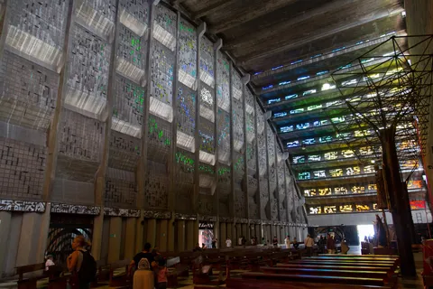 Voûte de vitraux de l’église El Rosario, San Salvador, Salvador — Nicolas Marincic