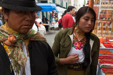 Women in traditional dress at the market, Ecuador — Nicolas Marincic