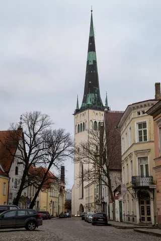 Haute flèche de l’église Saint-Olaf, Tallinn, Estonie — Nicolas Marincic