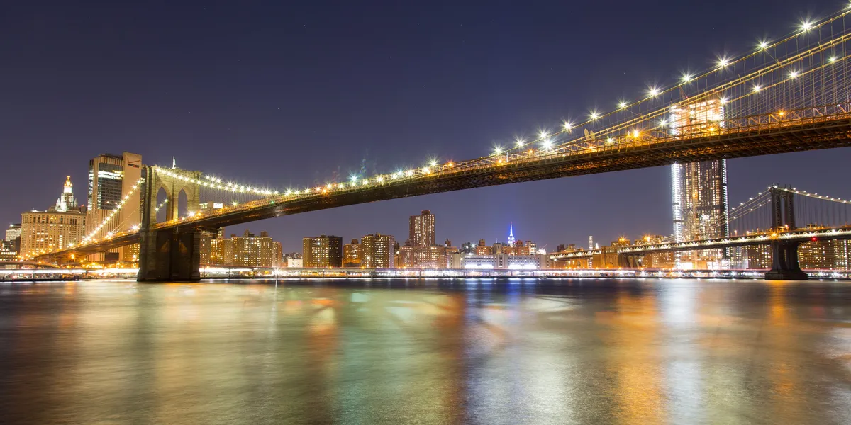 Brooklyn Bridge and Manhattan at night, United States — Nicolas Marincic