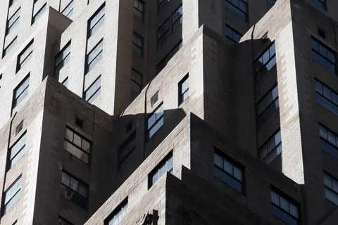 Stepped façade of a New York skyscraper, United States — Nicolas Marincic
