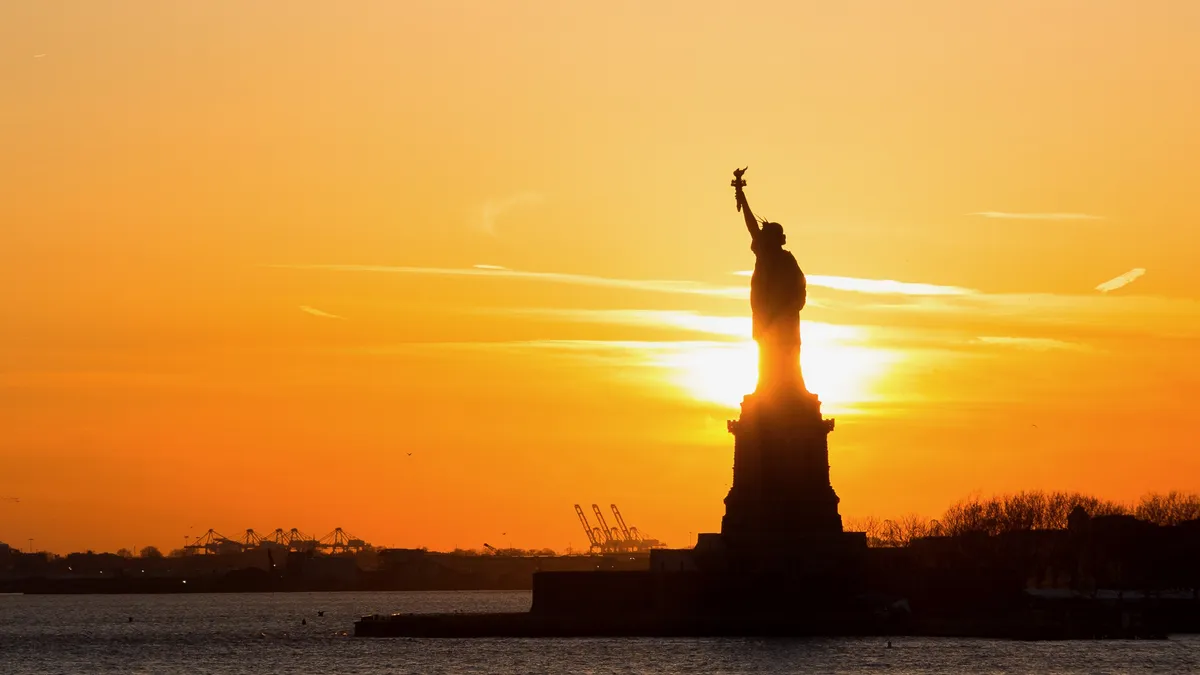 Statue of Liberty at sunset, United States — Nicolas Marincic