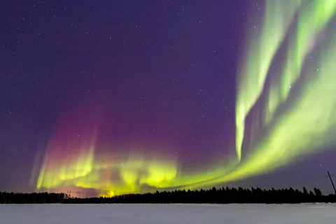 Aurore boréale sur un lac gelé, Finlande — Nicolas Marincic