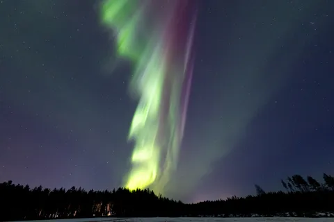 Curtain of northern lights on the horizon, Finland — Nicolas Marincic