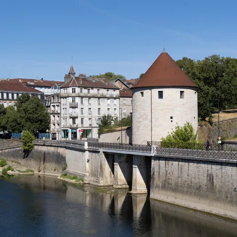 Tour de la Pelote et quais du Doubs, Besançon, France — Nicolas Marincic