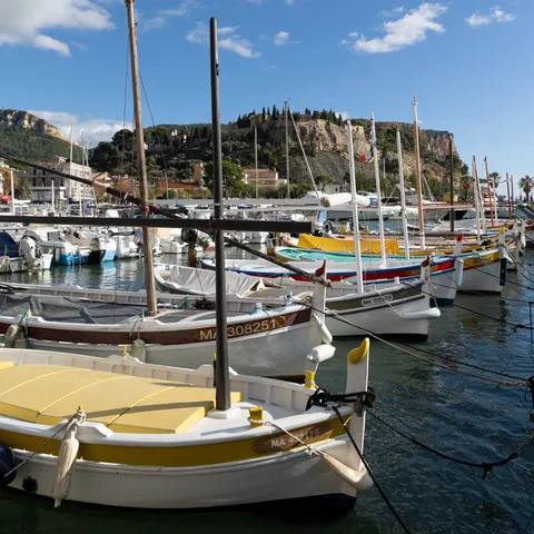 Pointus dans le port de Cassis, France — Nicolas Marincic