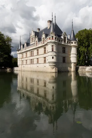 Château d’Azay-le-Rideau et son reflet, France — Nicolas Marincic
