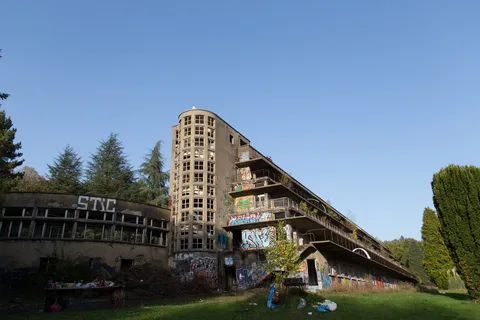 Abandoned sanatorium covered in graffiti, France — Nicolas Marincic